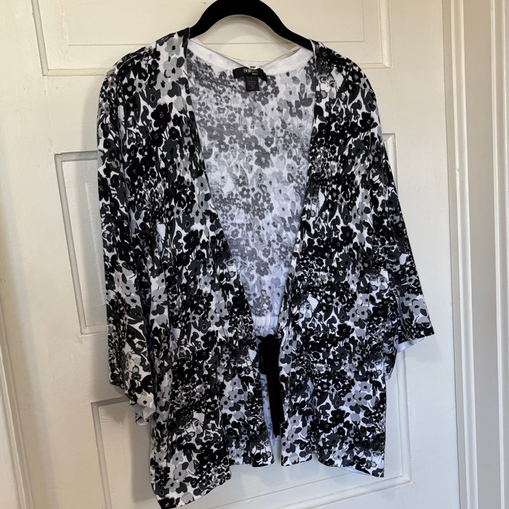Style & Co. Macy’s Black and White Floral Cardigan size 1x